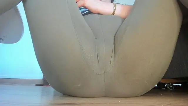 Squirtlady38's Live Chat Room