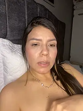martina_contreras' Live Chat Room