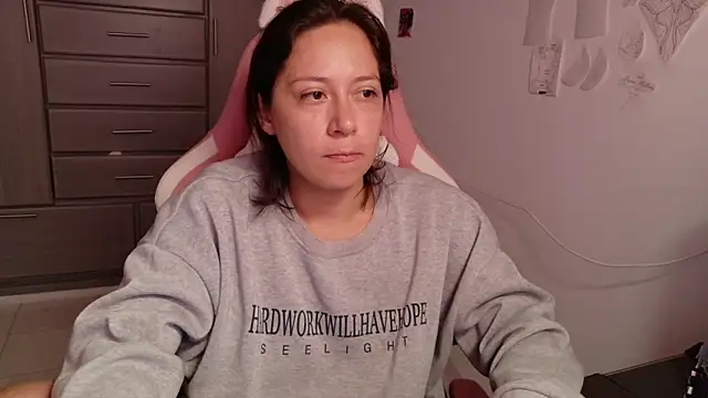 MommyMiaWs чат на живо