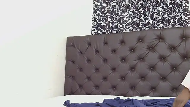 sluttylaura21n Live chat-huone
