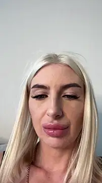 Sala de chat en directo de Mia_Roxie