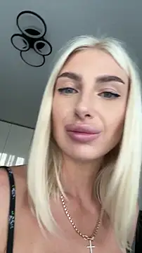 Živá chatovací místnost Mia_Roxie