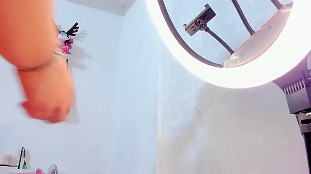חדר צ'אט בשידור חי של NayaWayne