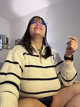 חדר צ'אט בשידור חי של tati_reyess