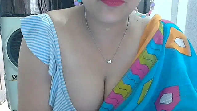 SimmiQueen_77 live-chat rom