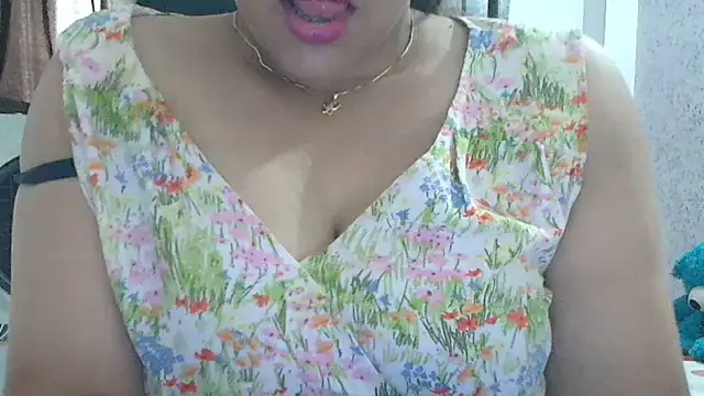 Sala de chat ao vivo de SimmiQueen_77