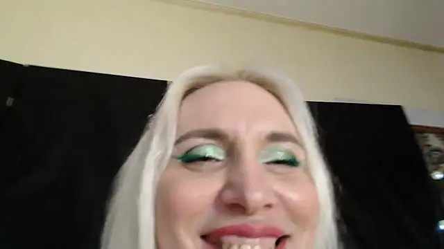 חדר צ'אט בשידור חי של _StacyAngel_
