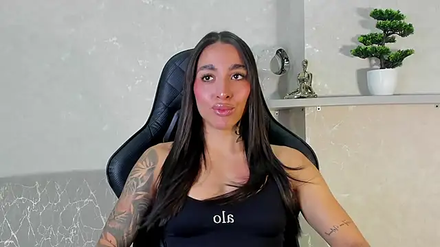 KAYLA_BATISTA's Live Chat Room