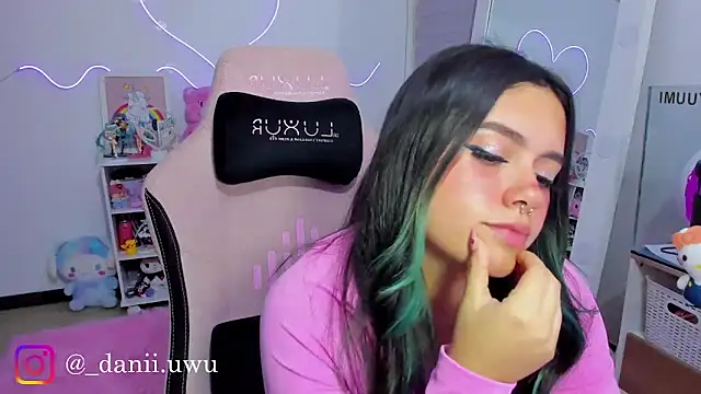 CuteDani_ Adlı Modelin Canlı Sohbet Odası