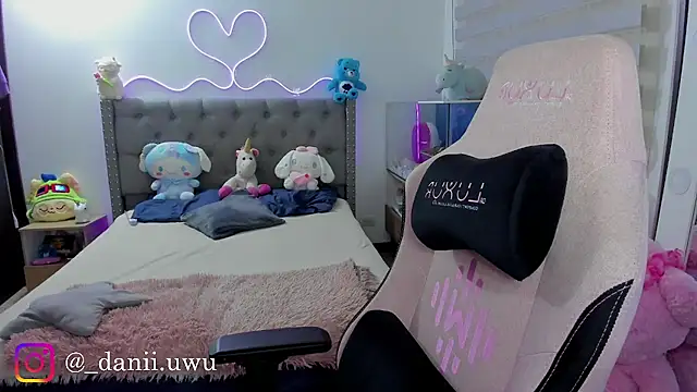 Živá chatovací místnost CuteDani_
