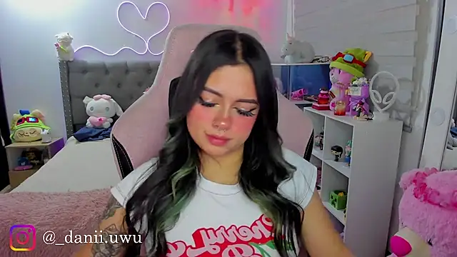 Pokój czatu na żywo – CuteDani_