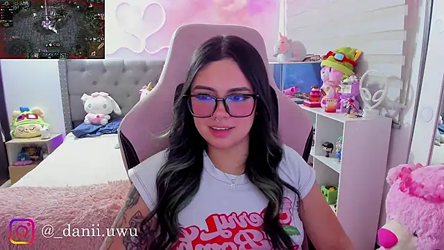 CuteDani_ Adlı Modelin Canlı Sohbet Odası