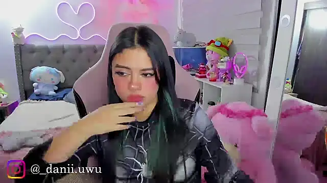 Онлайн чат CuteDani_