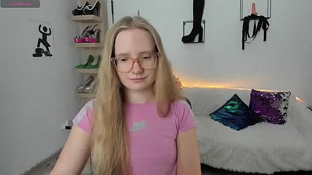 NancyHottie's Live Chat Room