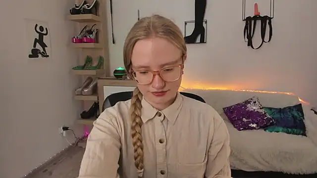 Živá chatovací místnost NancyHottie