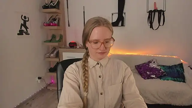 Živá chatovací místnost NancyHottie