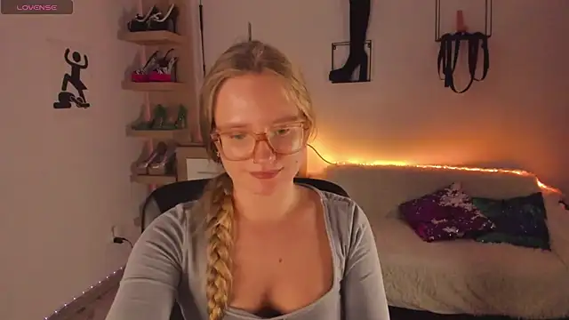 NancyHottie – Naživo chatovacia miestnosť