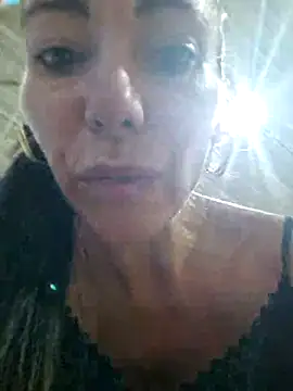 Živá chatovací místnost milflovelyxxx