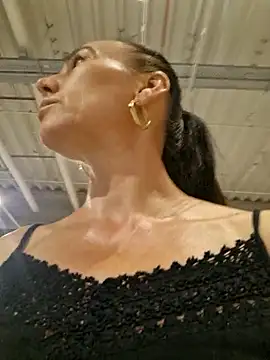 Živá chatovací místnost milflovelyxxx