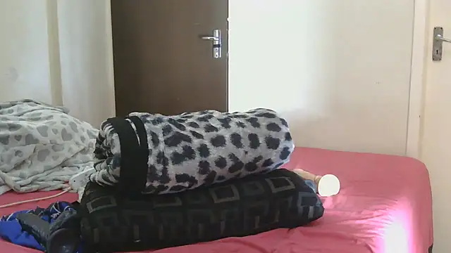 AddictiveAssCurves – live chatrum