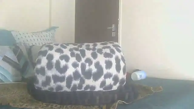 AddictiveAssCurves' Live Chat Room