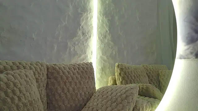 moniqque Adlı Modelin Canlı Sohbet Odası