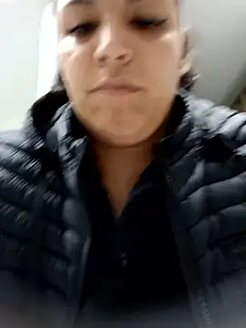 Morenitha-XXX Adlı Modelin Canlı Sohbet Odası