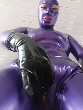LatexDevil_Blondie Adlı Modelin Canlı Sohbet Odası