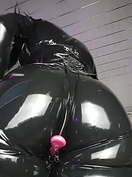 חדר צ'אט בשידור חי של LatexDevil_Blondie