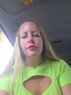 Jassy_Foxy Adlı Modelin Canlı Sohbet Odası
