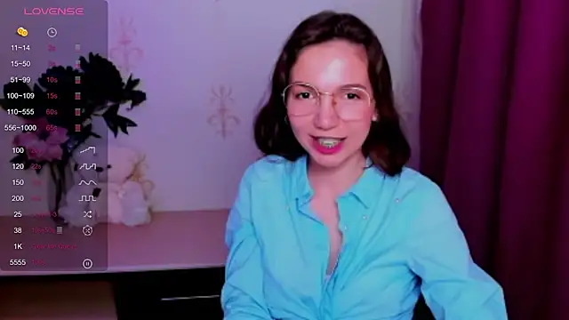 KindHazelHere_ Adlı Modelin Canlı Sohbet Odası