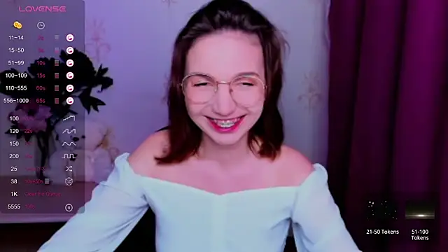 KindHazelHere_ Live chatroom