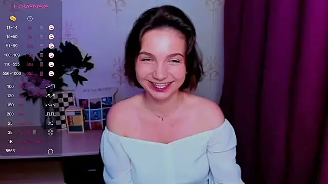 KindHazelHere_ élő chatszobája