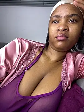 __Fifi Adlı Modelin Canlı Sohbet Odası