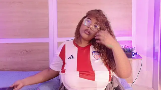 Sala de chat en directo de Your_big_ebony_goddness