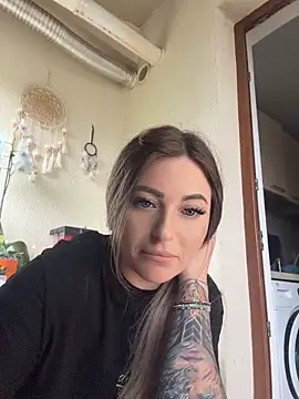 Rania_Stitch Live Chatraum