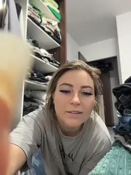 Živá chatovací místnost Rania_Stitch