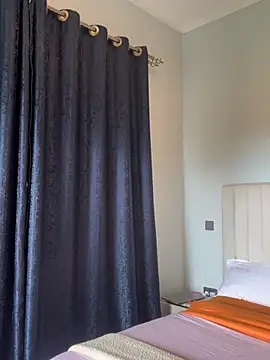 Chat soba uživo modela Bellah-Noire