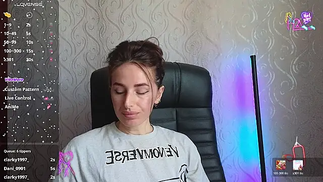 xx_adrihanna_xx's Live Chat Room