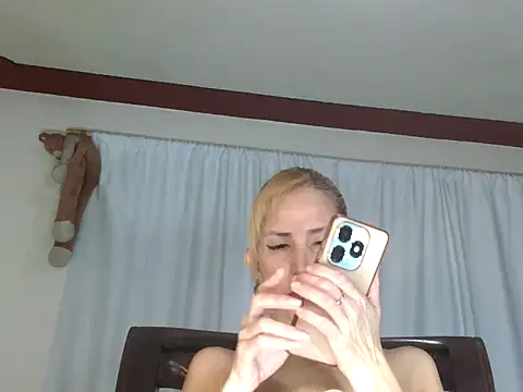 חדר צ'אט בשידור חי של brithanihot6