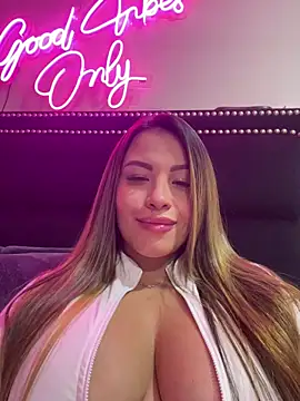 غرفة دردشة sexyyykloee المباشرة