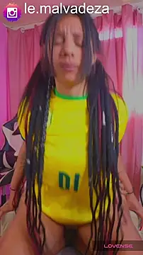leonasafira's Live Chat Room