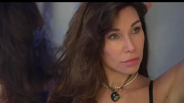 Arte_Adelle Adlı Modelin Canlı Sohbet Odası