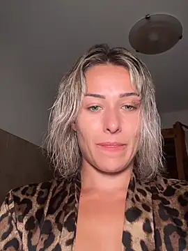 Sala de chat en directo de petrouchkaaa_