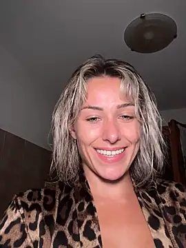 Sala de chat en directo de petrouchkaaa_