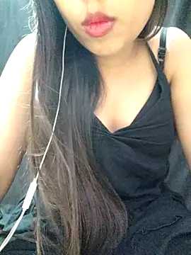 Roshni_98 Adlı Modelin Canlı Sohbet Odası