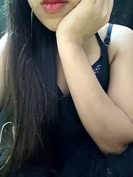 Roshni_98 Adlı Modelin Canlı Sohbet Odası