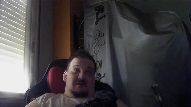 Seks show uživo modela porkorossy na kameri