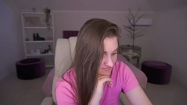 EmmyCharmm's Live Chat Room