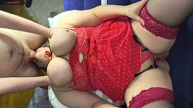 Pokazy przed seks kamerką na żywo – LoveInAllHoles